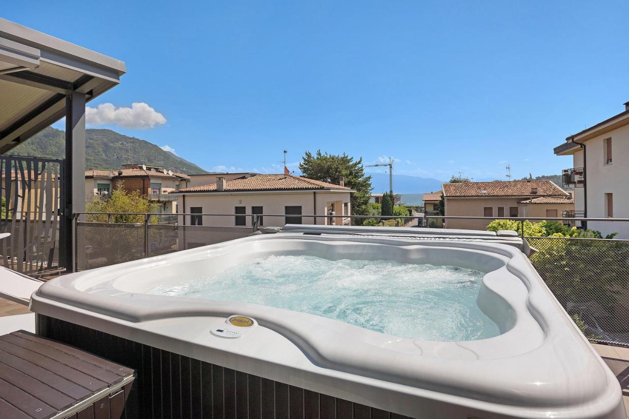 Villa Donne Del Lago Vittoria サロ エクステリア 写真
